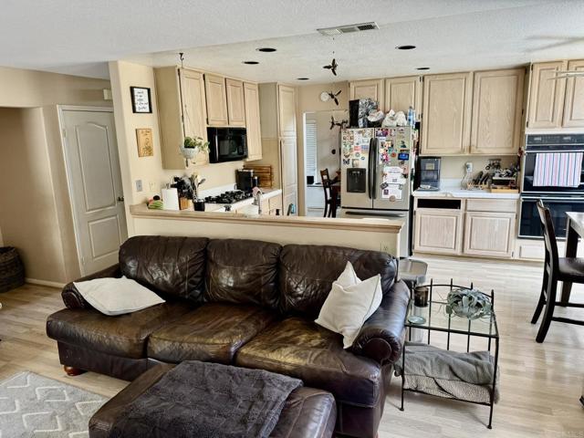 Detail Gallery Image 17 of 44 For 7000 via Padilla, Carlsbad,  CA 92009 - 4 Beds | 2/1 Baths
