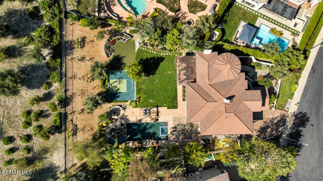 5715 Calais Court, Calabasas CA: https://media.crmls.org/mediaz/5aa0edaf-9465-406e-b36c-47caa4d6fa0a.jpg