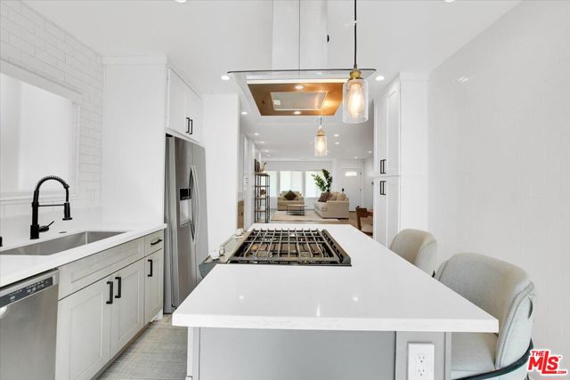 14642 Runnymede Street, Van Nuys CA: https://media.crmls.org/mediaz/5aa101df-2e67-42df-8a5f-321eb2fecba8.jpg