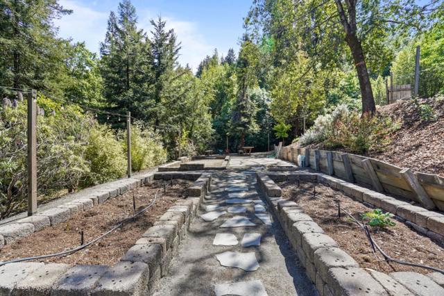 20420 Idylwild Road, Los Gatos CA: https://media.crmls.org/mediaz/5aa1795e-09cd-43bf-87d0-489499528167.jpg