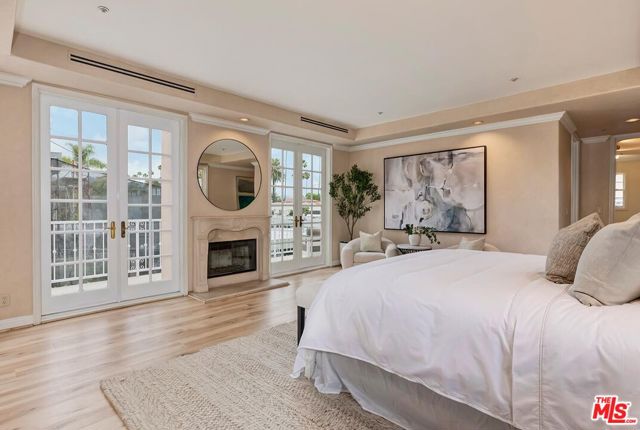 110 N Oakhurst Drive, Beverly Hills CA: https://media.crmls.org/mediaz/5aa17bc0-595e-4109-96c6-5546ccd998fa.jpg