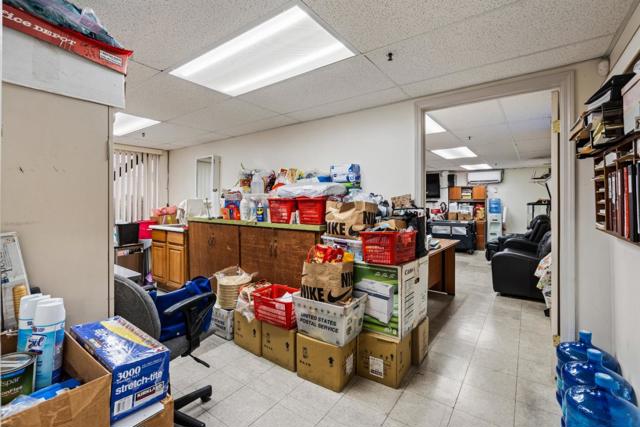 Image 22 of 52 For 1114 Howard Street