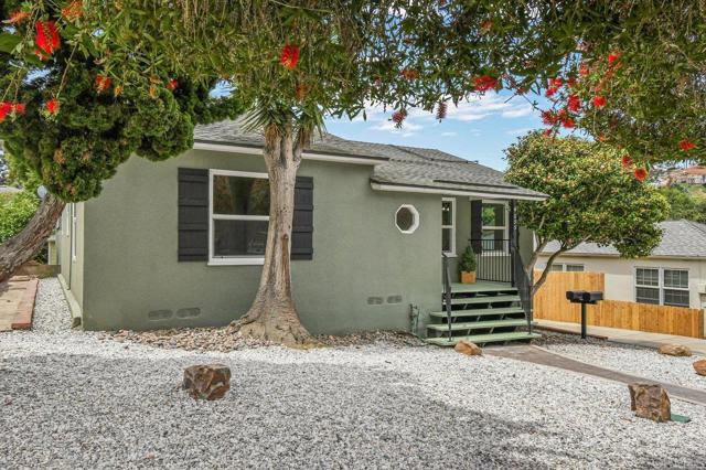 4055 Bernice Drive, San Diego CA: https://media.crmls.org/mediaz/5aa1e974-ae74-4472-a6c5-ccce1b84fdc6.jpg