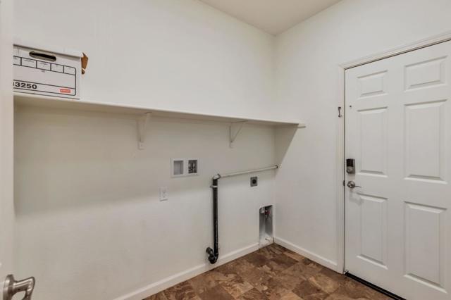 1254 Steinbeck Drive, Hollister CA: https://media.crmls.org/mediaz/5aa1fbc8-10bf-40b0-b18b-7b0614832fa1.jpg