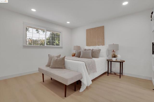 946 Notre Dame Ave, Concord CA: https://media.crmls.org/mediaz/5aa2c8df-84c4-43a9-80f5-e94be28059b1.jpg