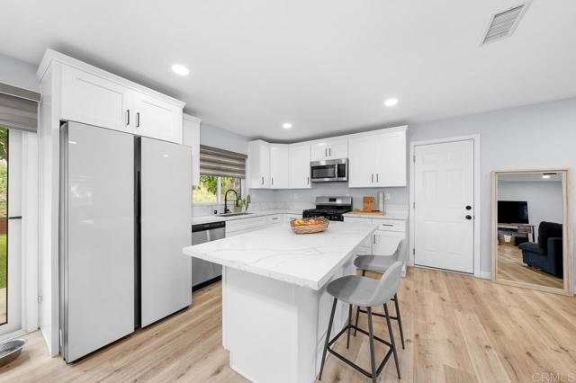 Detail Gallery Image 13 of 56 For 2442 Sunflower, Vista,  CA 92083 - 3 Beds | 2 Baths