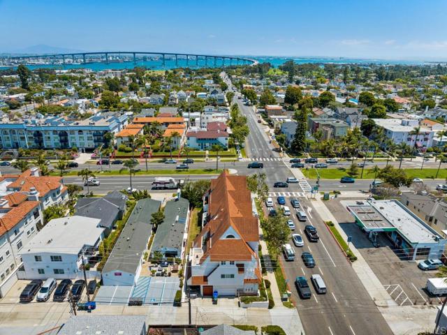 374 Orange Avenue, Coronado CA: https://media.crmls.org/mediaz/5aa2e8db-6bc8-48e1-ba86-c8a4cd343b98.jpg