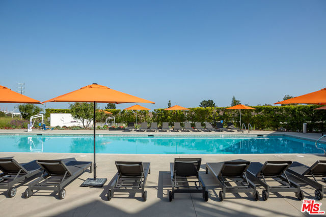1483 W Vista Way, San Pedro CA: https://media.crmls.org/mediaz/5aa311ef-6463-4b36-aa73-07d296244470.jpg