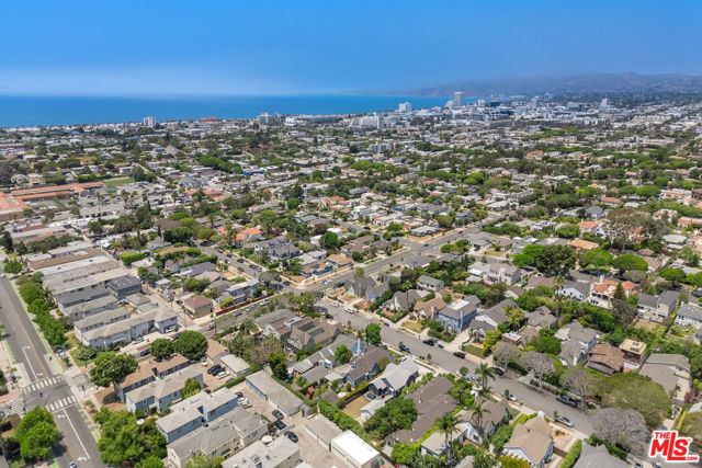 1119 Maple Street, Santa Monica CA: https://media.crmls.org/mediaz/5aa3830f-ec9c-4c96-a1a7-1739db82e073.jpg