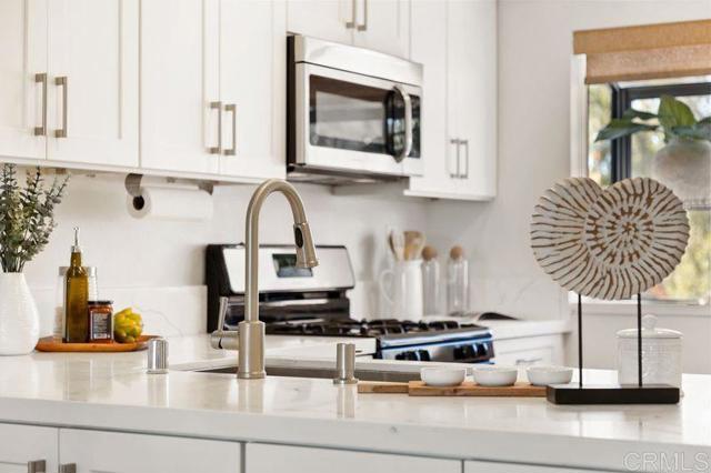 Detail Gallery Image 10 of 35 For 2118 Valleydale Lane, Encinitas,  CA 92024 - 2 Beds | 2 Baths