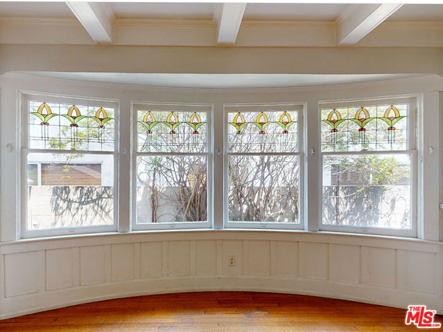 45 Breeze Avenue, Venice CA: https://media.crmls.org/mediaz/5aa39e10-e709-4844-86bb-d7a135781214.jpg
