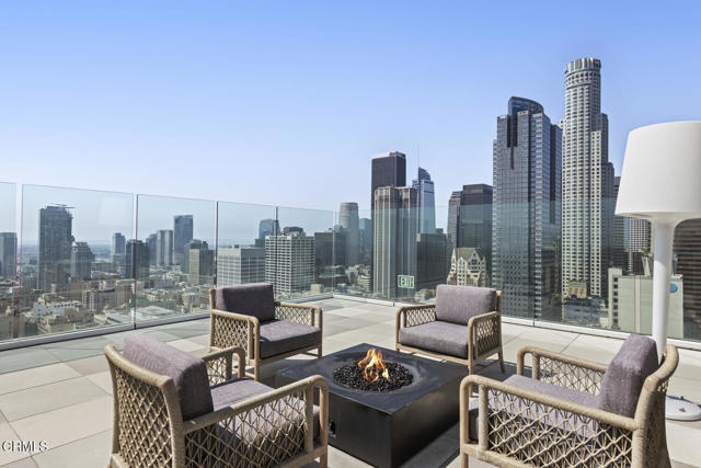 400 S Broadway, Los Angeles CA: https://media.crmls.org/mediaz/5aa3c5e5-002e-4936-ad56-b0bfa32eddfb.jpg