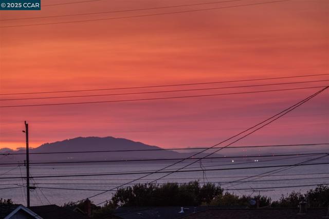 2283 Greenwich Rd, San Pablo CA: https://media.crmls.org/mediaz/5aa42a2d-fa2c-443d-a4b3-eb9e72f40104.jpg