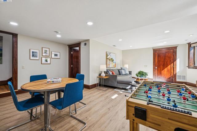 1335 Grove St, Alameda CA: https://media.crmls.org/mediaz/5aa43279-e06b-4e7f-81a8-465f33de2513.jpg