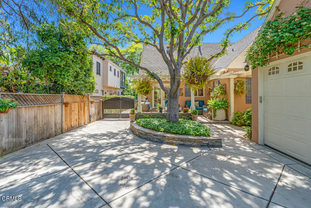 110 Glen Summer Road, Pasadena CA: https://media.crmls.org/mediaz/5aa44ad0-b9a0-4cf6-9139-855761a62a7c.jpg