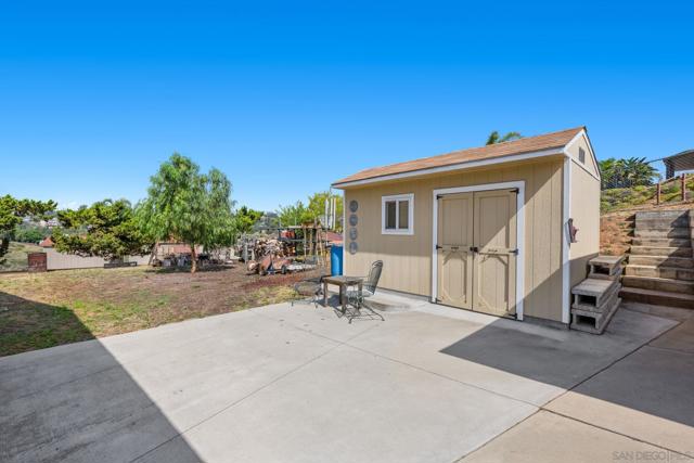 12220 Valhalla Drive, Lakeside CA: https://media.crmls.org/mediaz/5aa4e6fe-3b0e-4730-924e-cc5120bd4979.jpg
