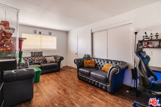 19121 Kenya Street, Porter Ranch CA: https://media.crmls.org/mediaz/5aa540fa-3199-45d7-ab6a-ece639afddce.jpg
