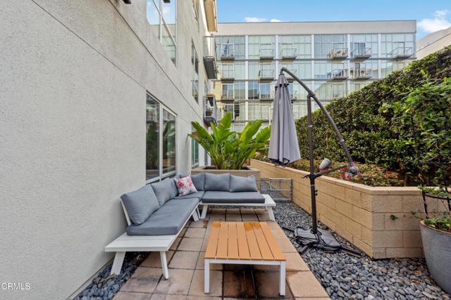 645 W 9th Street, Los Angeles CA: https://media.crmls.org/mediaz/5aa5d78a-6546-43d3-bcb2-2093b65cf8a8.jpg