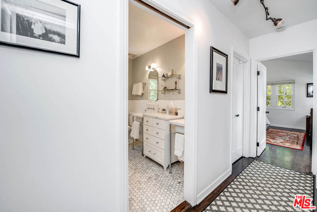 4150 Elmer Avenue, Studio City CA: https://media.crmls.org/mediaz/5aa6bb9f-35ac-4412-b794-8e38cceb8333.jpg