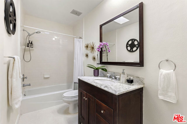 1447 Stanford Street, Santa Monica CA: https://media.crmls.org/mediaz/5aa6e113-2564-4f89-a879-35379a83c5c5.jpg