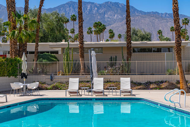 26 Lakeview Circle, Palm Springs CA: https://media.crmls.org/mediaz/5aa6fd34-30ad-45ee-9502-be8e1762a988.jpg
