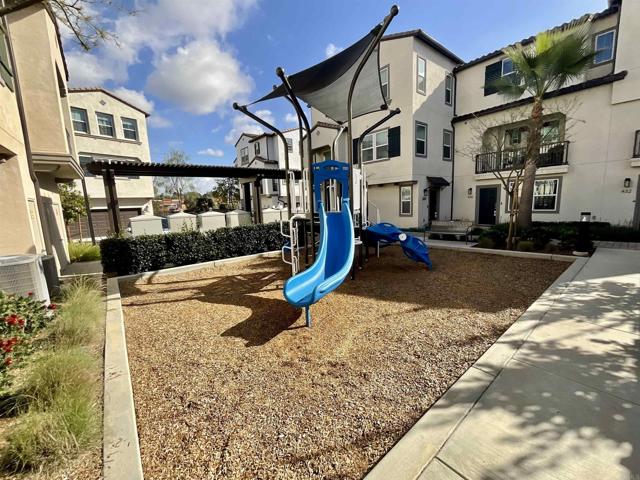 Detail Gallery Image 33 of 45 For 419 Atlas, Escondido,  CA 92025 - 2 Beds | 2/1 Baths