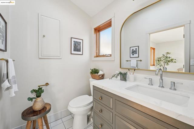 19 Highland Blvd, Kensington CA: https://media.crmls.org/mediaz/5aa7b7fb-9111-443d-8d96-07a40d71ce99.jpg