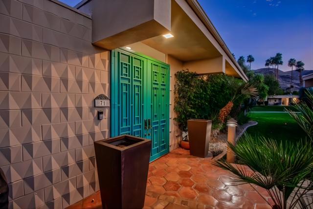 71 Westlake Circle, Palm Springs CA: https://media.crmls.org/mediaz/5aa83e9b-72f9-4f13-80ec-89d31d85d65f.jpg