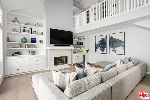 13082 Mindanao Way, Marina del Rey CA: https://media.crmls.org/mediaz/5aa87df7-6623-41d9-87d2-bafe0a05700e.jpg