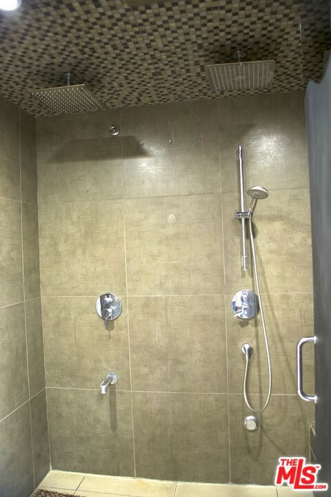 11502 Dona Teresa Drive, Studio City CA: https://media.crmls.org/mediaz/5aa8a5c9-b7d7-4c08-ae4c-f7759c9e2da3.jpg