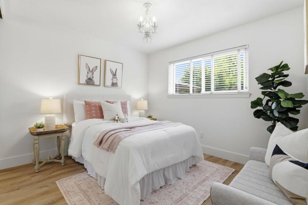 https://media.crmls.org/mediaz/5aa8ca4d-897a-4dfd-a1a1-8078c7476b0e.jpg?preset=X-Large