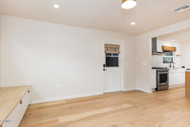 987 Bell Street, Pasadena CA: https://media.crmls.org/mediaz/5aa8eab8-1392-44fd-8c24-1524965fed06.jpg