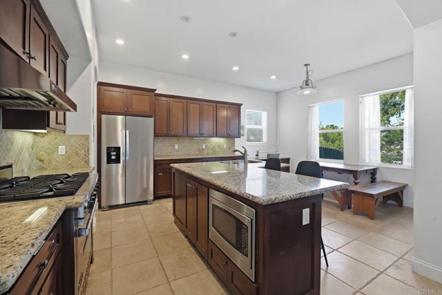 Detail Gallery Image 13 of 25 For 2556 La Costa Ave, Carlsbad,  CA 92009 - 4 Beds | 3/1 Baths