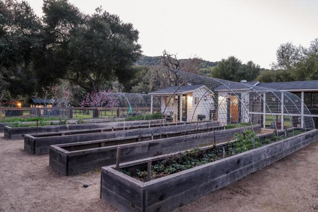 10555 Watsonville Road, Gilroy CA: https://media.crmls.org/mediaz/5aa9f415-ff8e-48c3-b086-9ee9cb02a3df.jpg