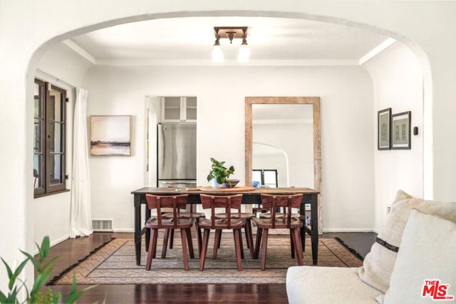 2218 Pearl Street, Santa Monica CA: https://media.crmls.org/mediaz/5aaa30c1-e6e9-43d0-84c9-e41e8887d47b.jpg