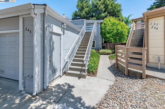 243 Rachael Pl, Pleasanton CA: https://media.crmls.org/mediaz/5aaa3aaa-e1bf-45f7-9512-b9f74dfbc0ad.jpg