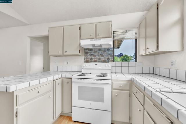 116 Falmouth Ct, Aptos CA: https://media.crmls.org/mediaz/5aaa6d69-92f6-4940-b840-9f4ce12514c3.jpg