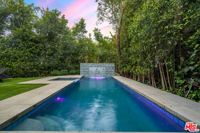 126 N Canyon View Drive, Los Angeles CA: https://media.crmls.org/mediaz/5aaa73fe-ae49-439a-8596-89d4ecd6bc32.jpg