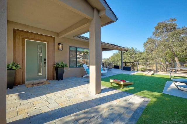 642 Ranchito Drive, Escondido CA: https://media.crmls.org/mediaz/5aaaf64a-3169-4723-b931-4f8191d1a0be.jpg