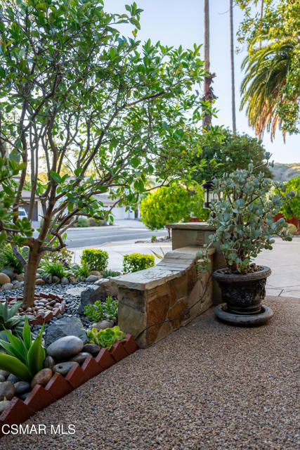 1694 Margate Place, Westlake Village CA: https://media.crmls.org/mediaz/5aaafdf2-307a-4a91-8fc8-628e3886b274.jpg