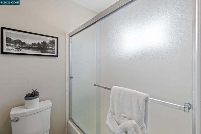 245 Parkview Ter, Vallejo CA: https://media.crmls.org/mediaz/5aac3b67-3692-4803-a46a-4687e9da639e.jpg