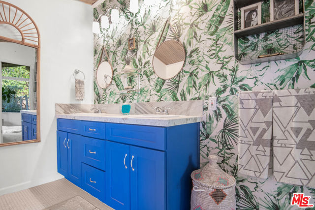 886 Camino Colibri, Calabasas CA: https://media.crmls.org/mediaz/5aaca6a1-f376-4342-904f-e4dd7792a937.jpg