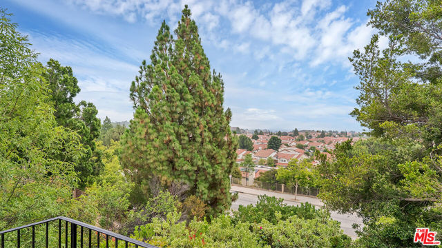 19638 Kilfinan Street, Porter Ranch CA: https://media.crmls.org/mediaz/5aacaa0e-20ec-4367-8874-66e9b074ac17.jpg