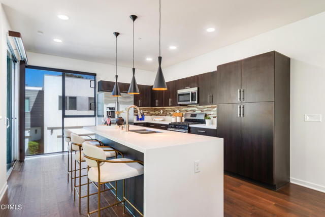 Detail Gallery Image 5 of 28 For 2504 via Artis, Los Angeles,  CA 90039 - 3 Beds | 3 Baths