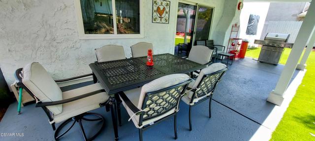 3322 Rainbow Creek Circle, Thousand Oaks CA: https://media.crmls.org/mediaz/5aace00a-84e9-4ff1-95ae-0d88633e1360.jpg
