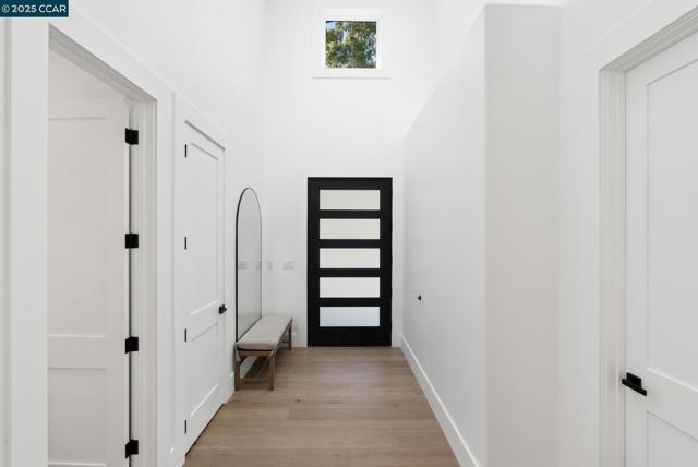 17 Julianne Ct, Walnut Creek CA: https://media.crmls.org/mediaz/5aad2925-0263-4d4c-8db4-2cdb54866ed1.jpg