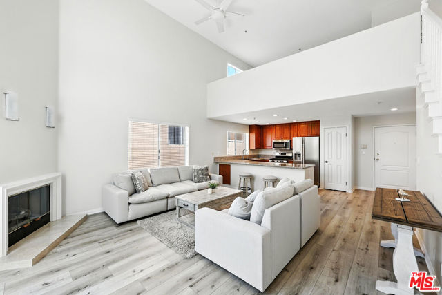 1211 S Shenandoah Street, Los Angeles CA: https://media.crmls.org/mediaz/5aad6f9e-eb74-4898-9fad-94f2961f4ce3.jpg