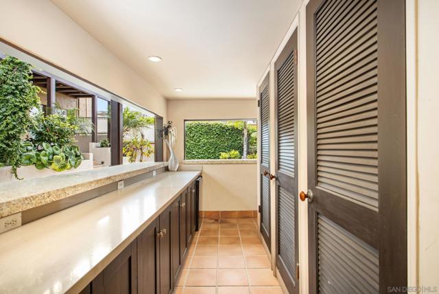 1728 W Lewis St, San Diego CA: https://media.crmls.org/mediaz/5aade35f-a48e-4a82-8c14-b1727b716422.jpg