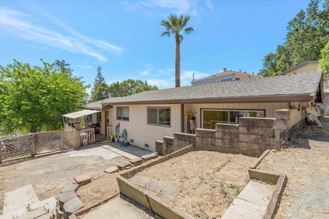 3504 SUNRISE Court, Martinez CA: https://media.crmls.org/mediaz/5aaecb4d-d356-4f7a-8afb-7b4de0e4947e.jpg