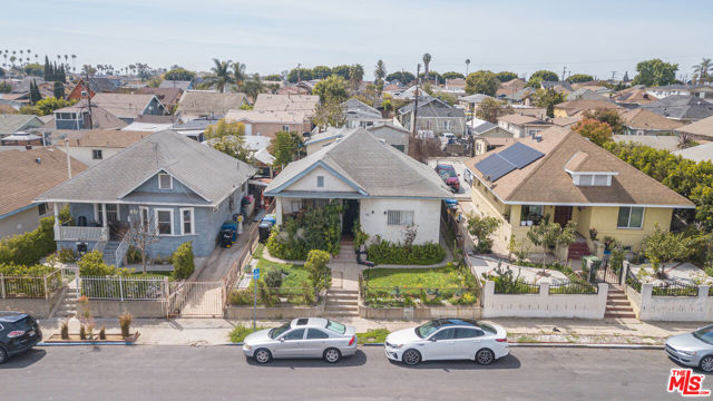 3242 Gleason Avenue, Los Angeles CA: https://media.crmls.org/mediaz/5aaecdb2-52f9-42fa-b770-0f7705252be1.jpg